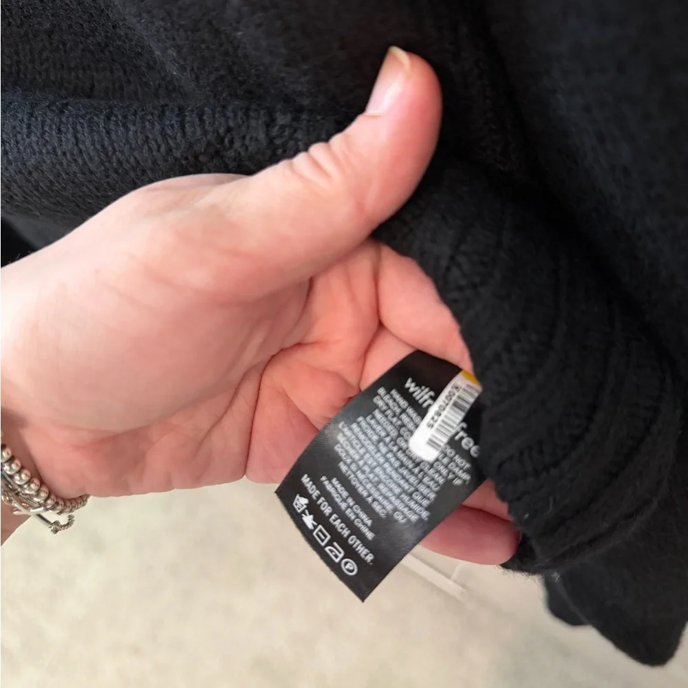 *SOLD* Aritzia Wilfred Merino Wool Turtleneck Sweater - Picture 4 of 5